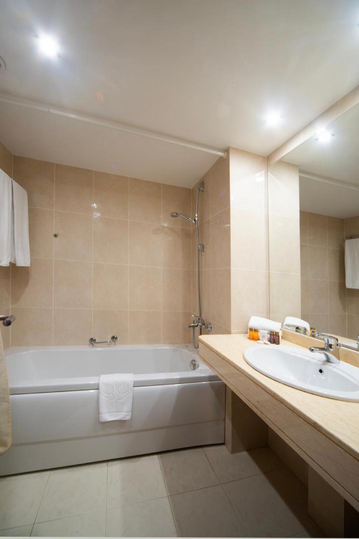 Legends Hotel Sofia Luaran gambar
